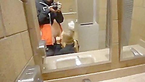 Big dick dude fuckin a fine girl in the wc
