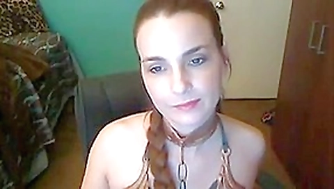 Princess leia slave costume strips and masturbates.
